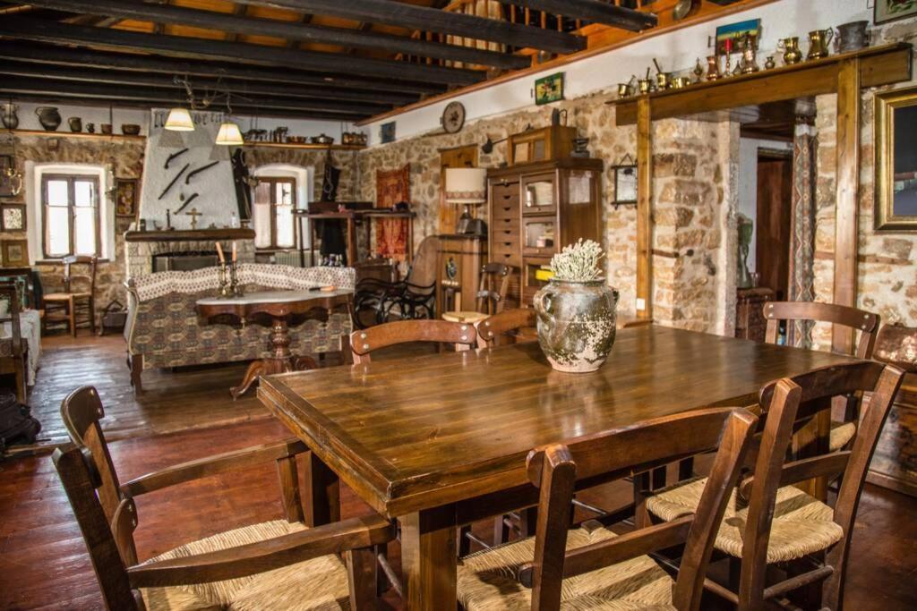 Vila Pontinos Old House Míloi Exteriér fotografie